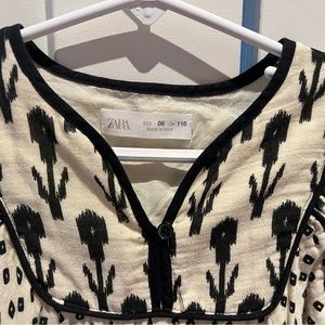 Zara dress in size 6. Used only a few times and in great condition. No stains.